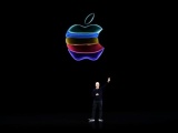 CEO Tim Cook sees pay ebb along with Apple performance